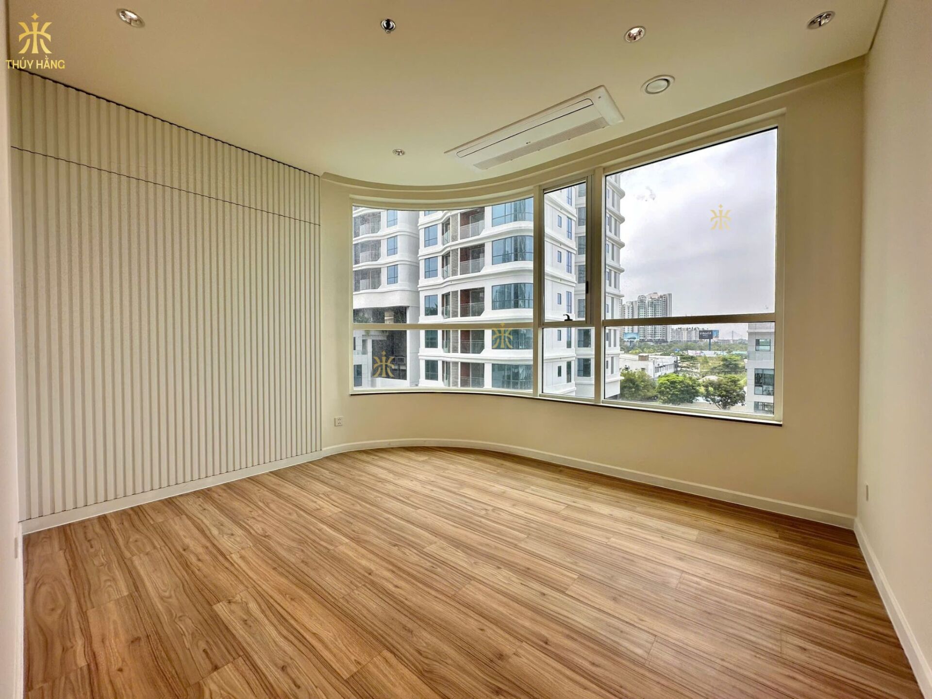 bán căn hộ 3PN Zeit Thủ Thiêm 125m2 view nội khu