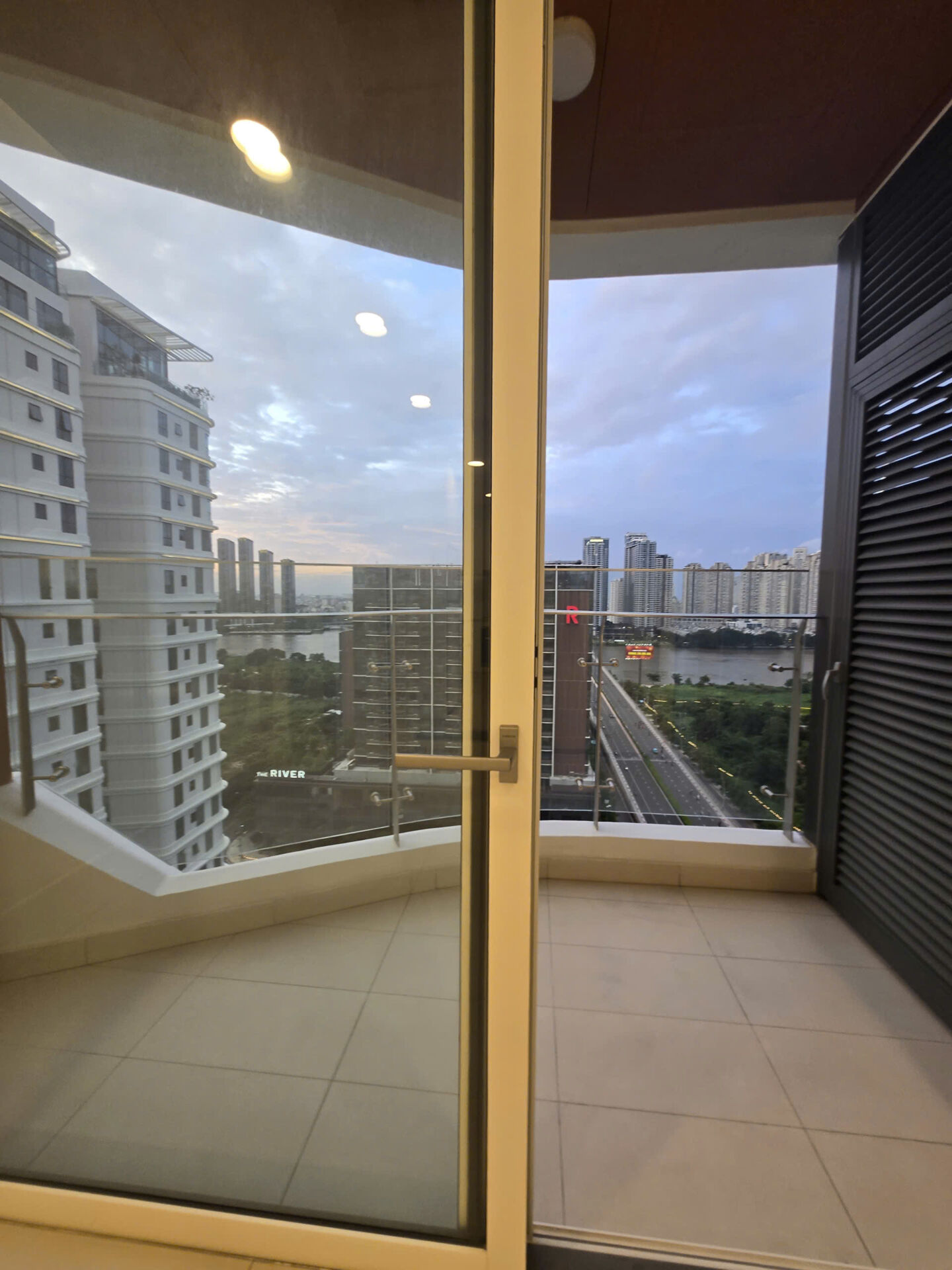 Căn hộ 2PN Zeit Thủ Thiêm NTCB, view sông Sài Gòn và Landmark 81