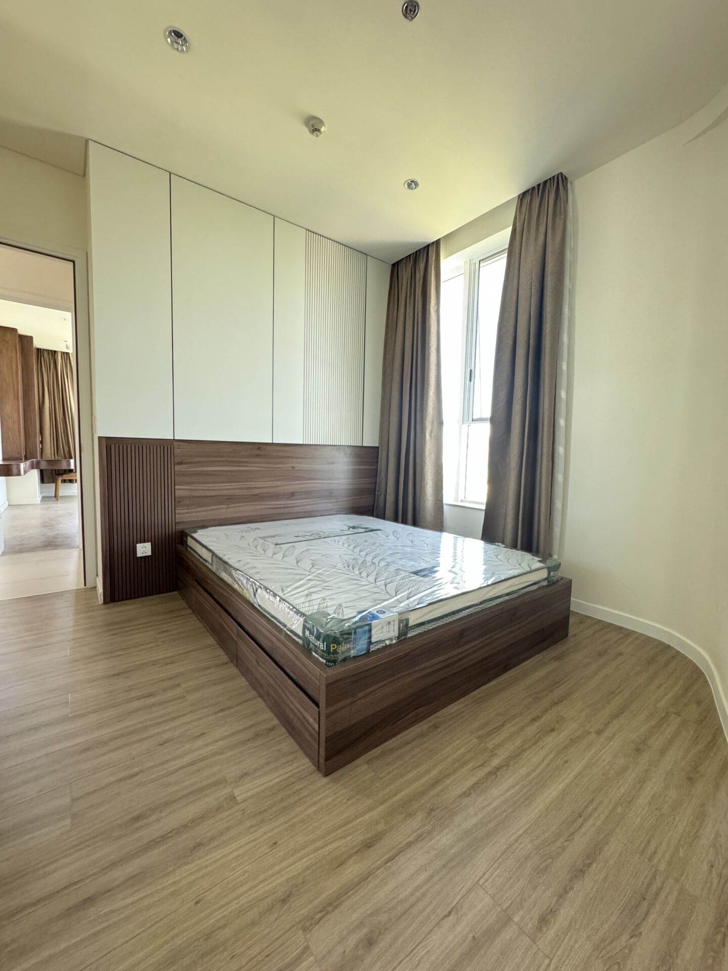 Cho thuê 2PN Zeit River lầu cao view sala