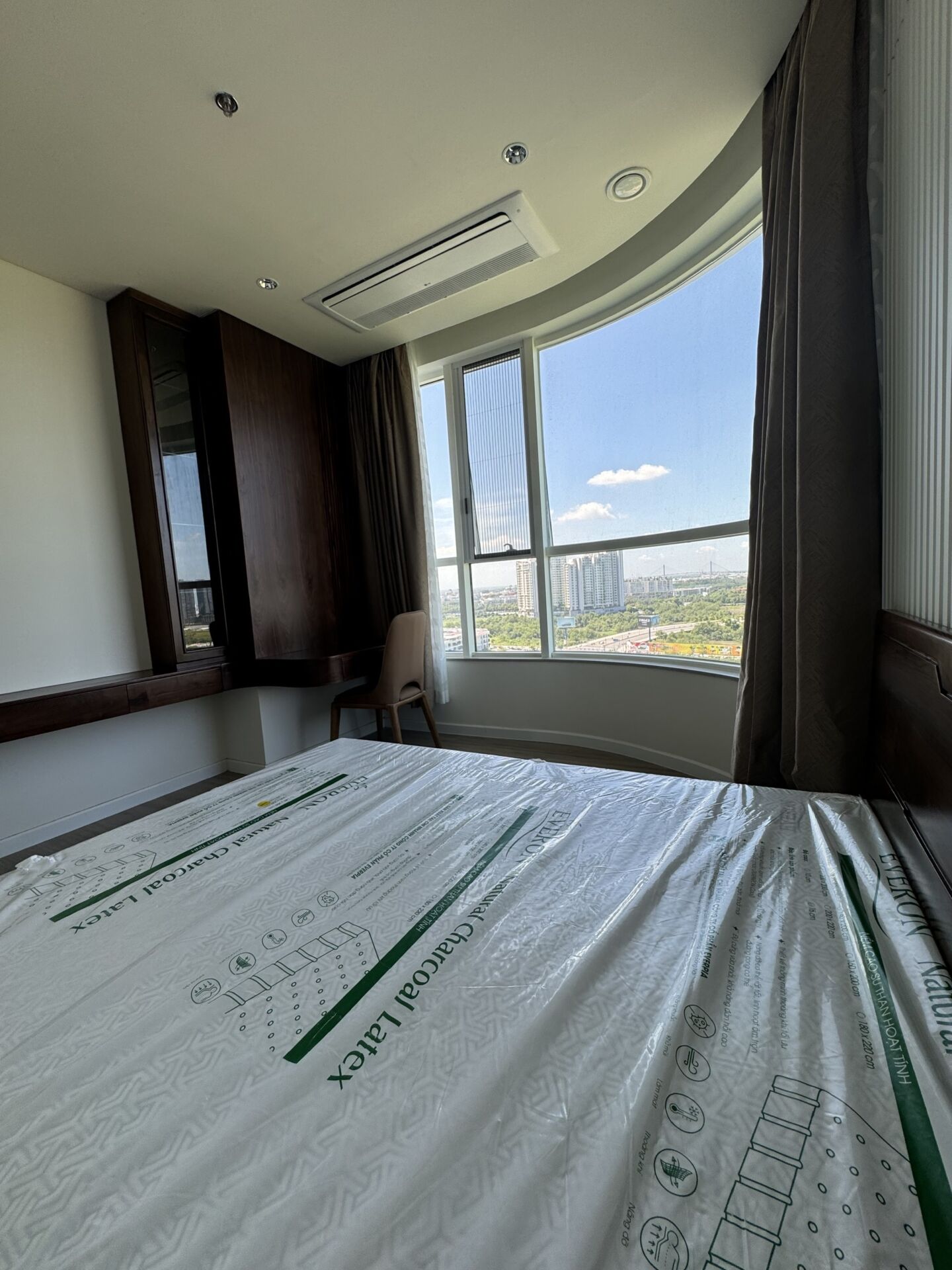 Cho thuê 2PN Zeit River lầu cao view sala