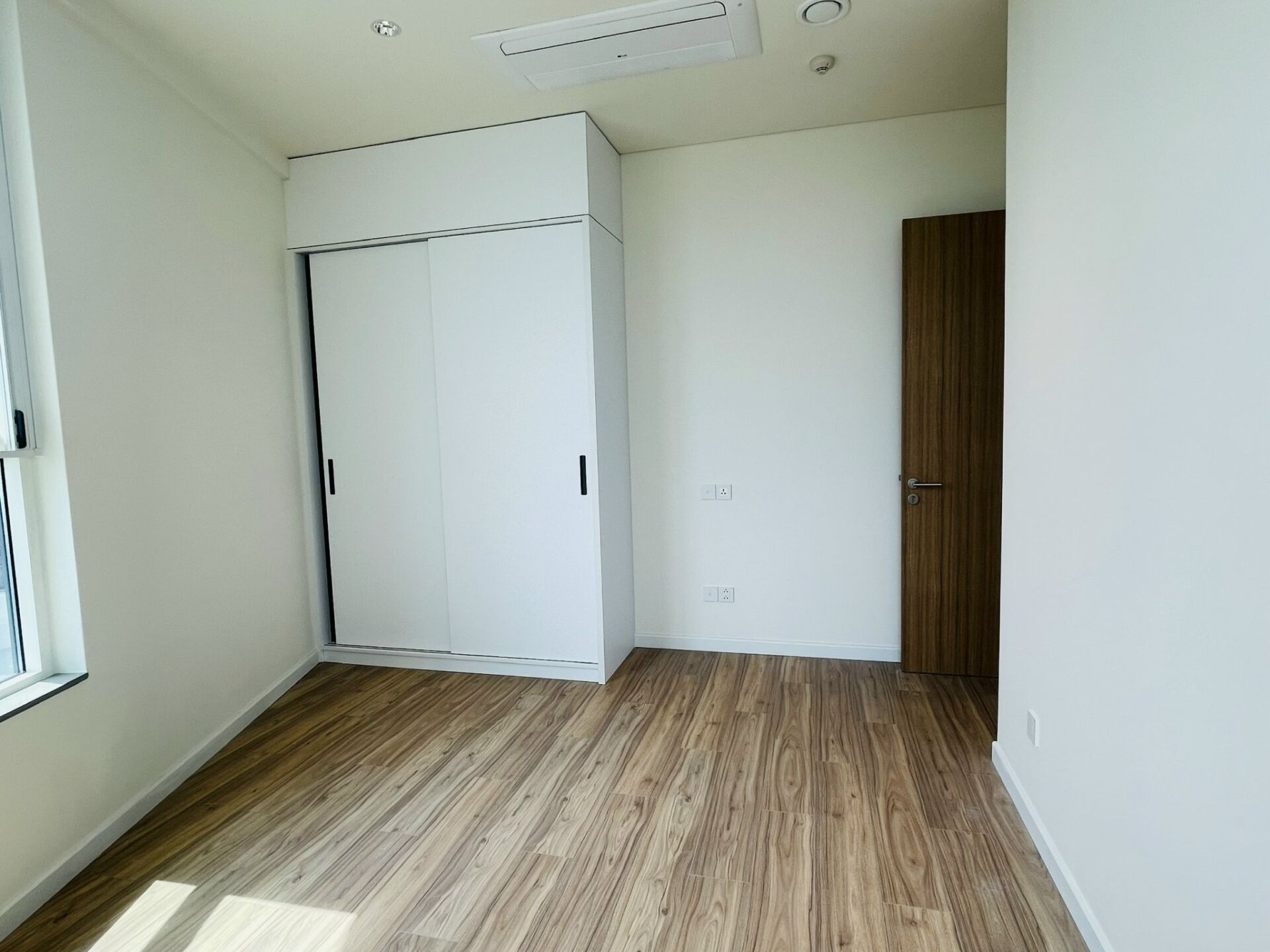 Cho thuê căn hộ Zeit Thủ Thiêm 3PN 135m2 Lầu Cao View LM81 NTCB