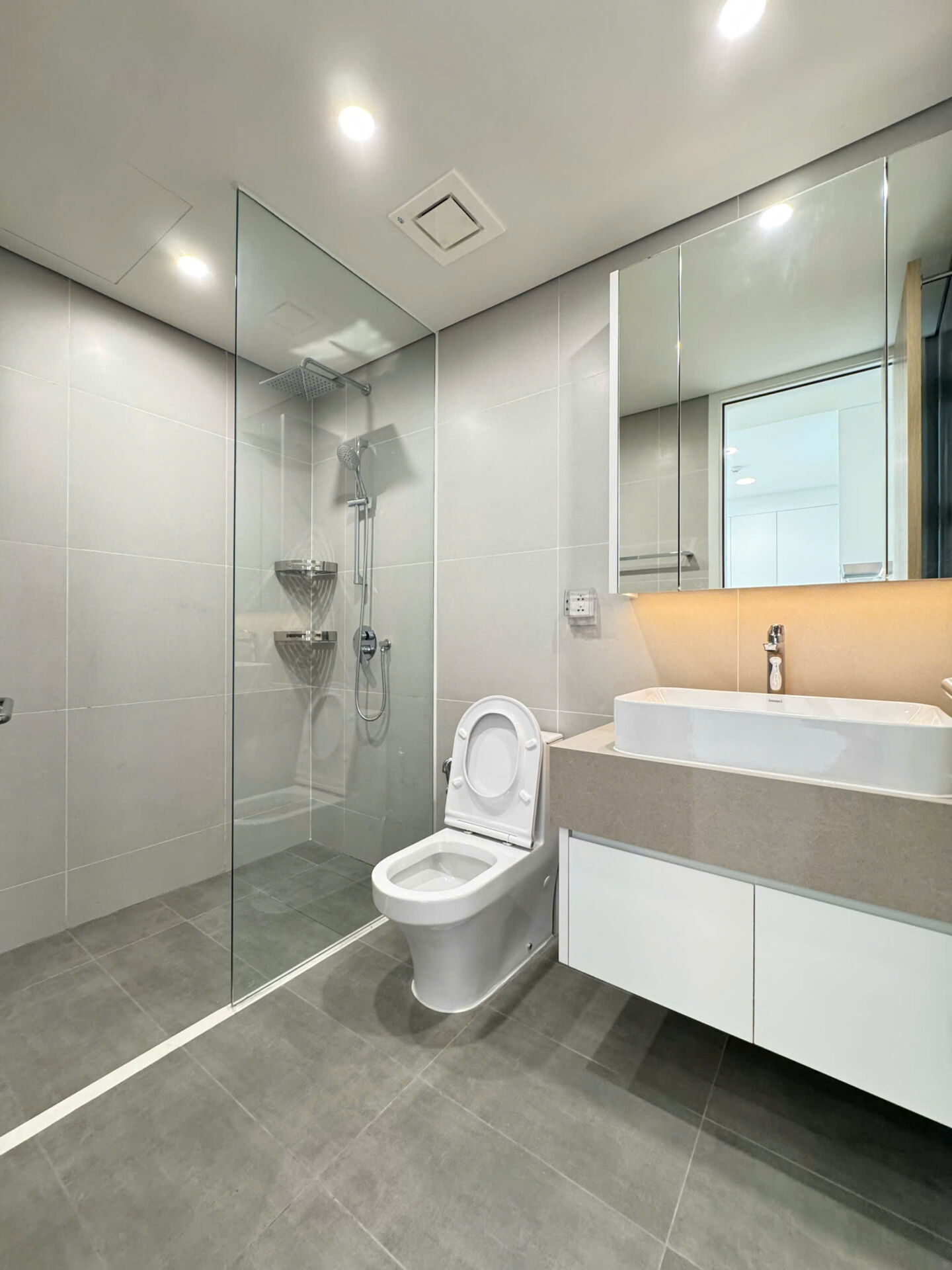 View khu đô thị Sala từ căn hộ cho thuê Thủ Thiêm Zeit River 1PN