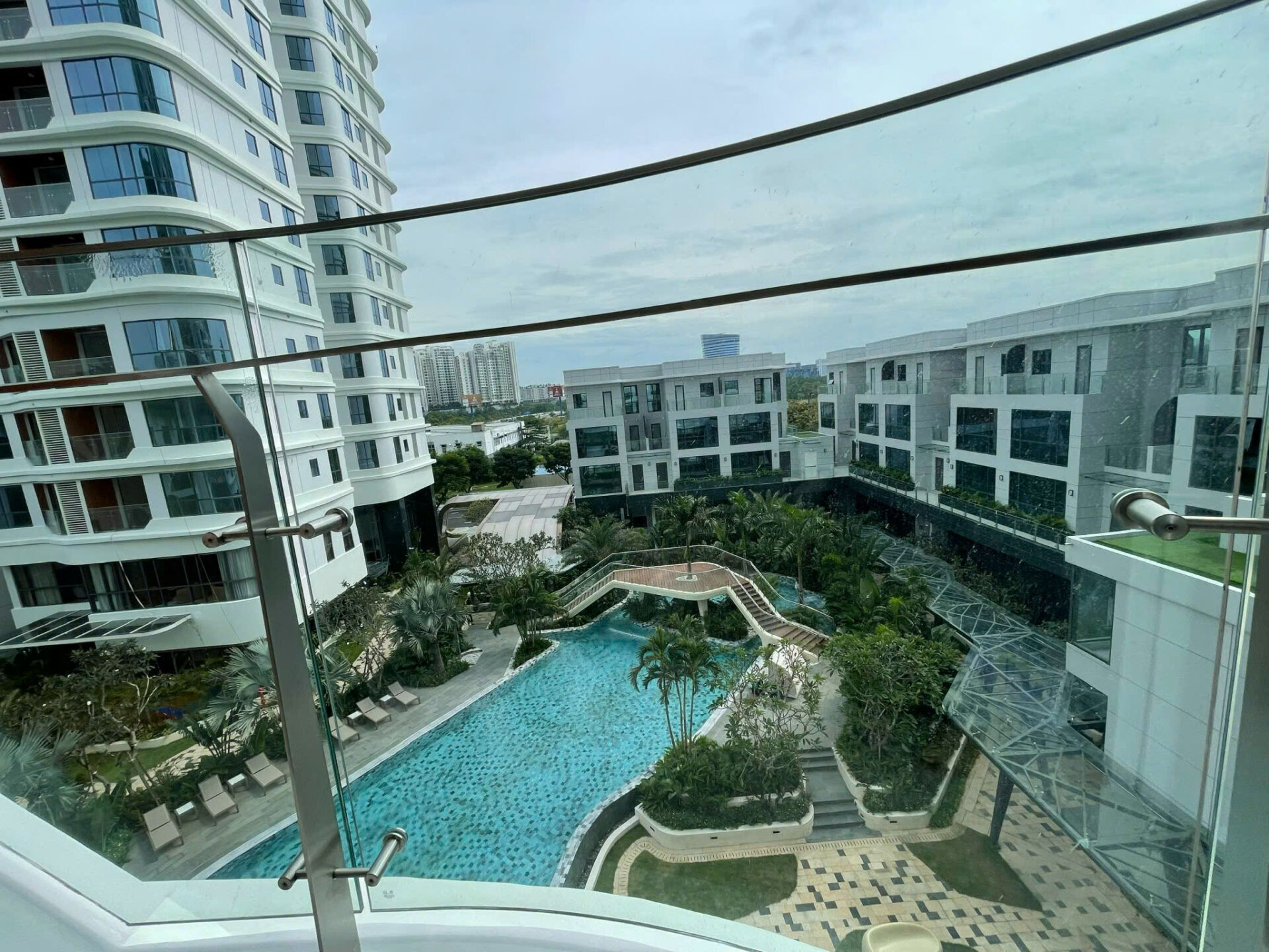 Bán căn hộ Thủ Thiêm Zeit River 3PN view hồ bơi và nội khu xanh mát.