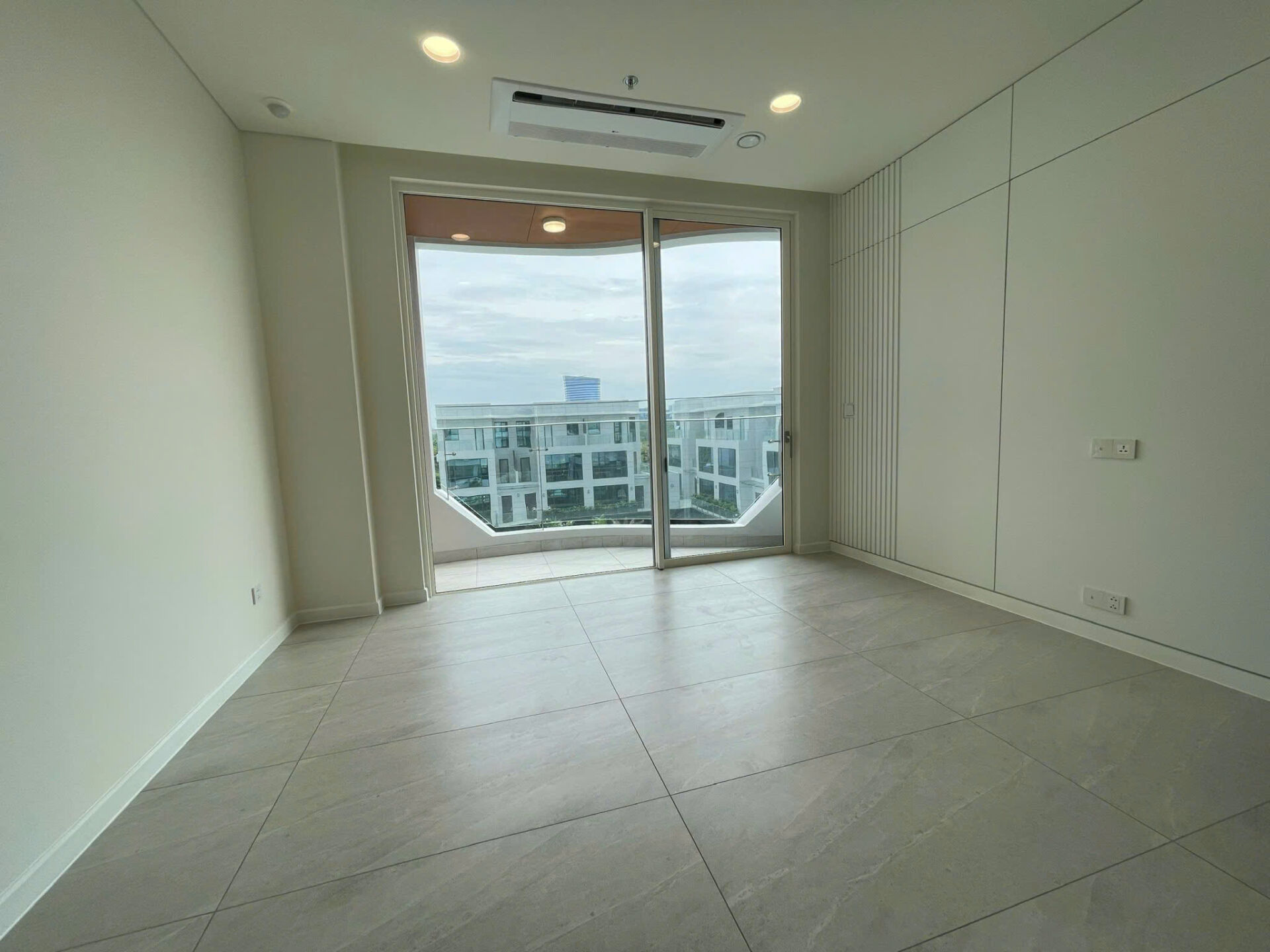 Bán căn hộ Thủ Thiêm Zeit River 3PN view hồ bơi và nội khu xanh mát.