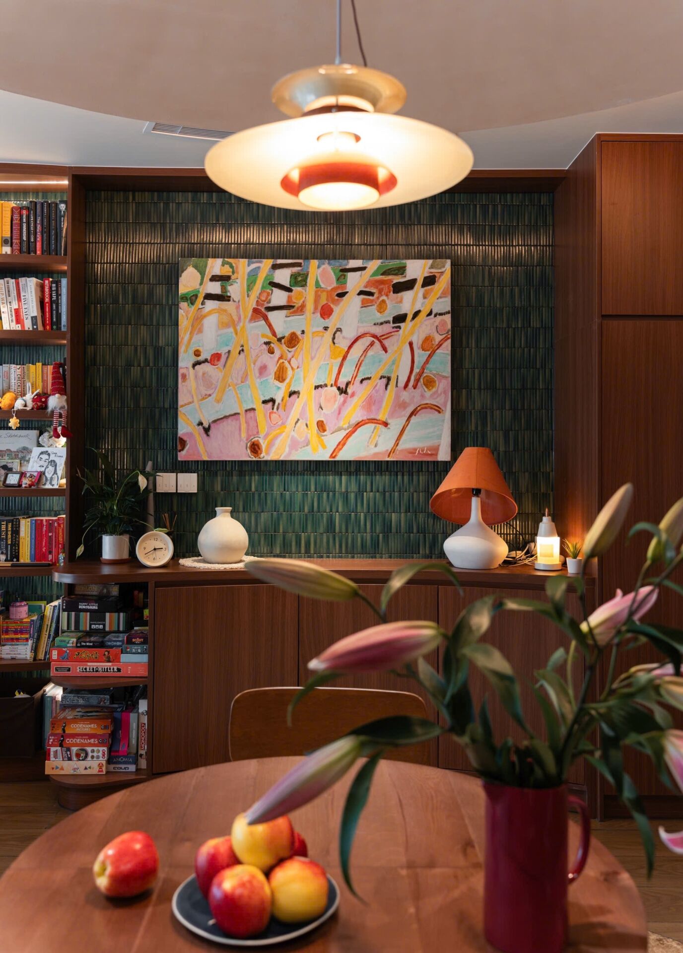 Tầm nhìn từ ban công căn hộ 2PN hướng trực diện về tòa nhà Landmark 81 và cầu Ba Son, mang lại không gian sống thượng lưu tại trái tim bán đảo Thủ Thiêm.