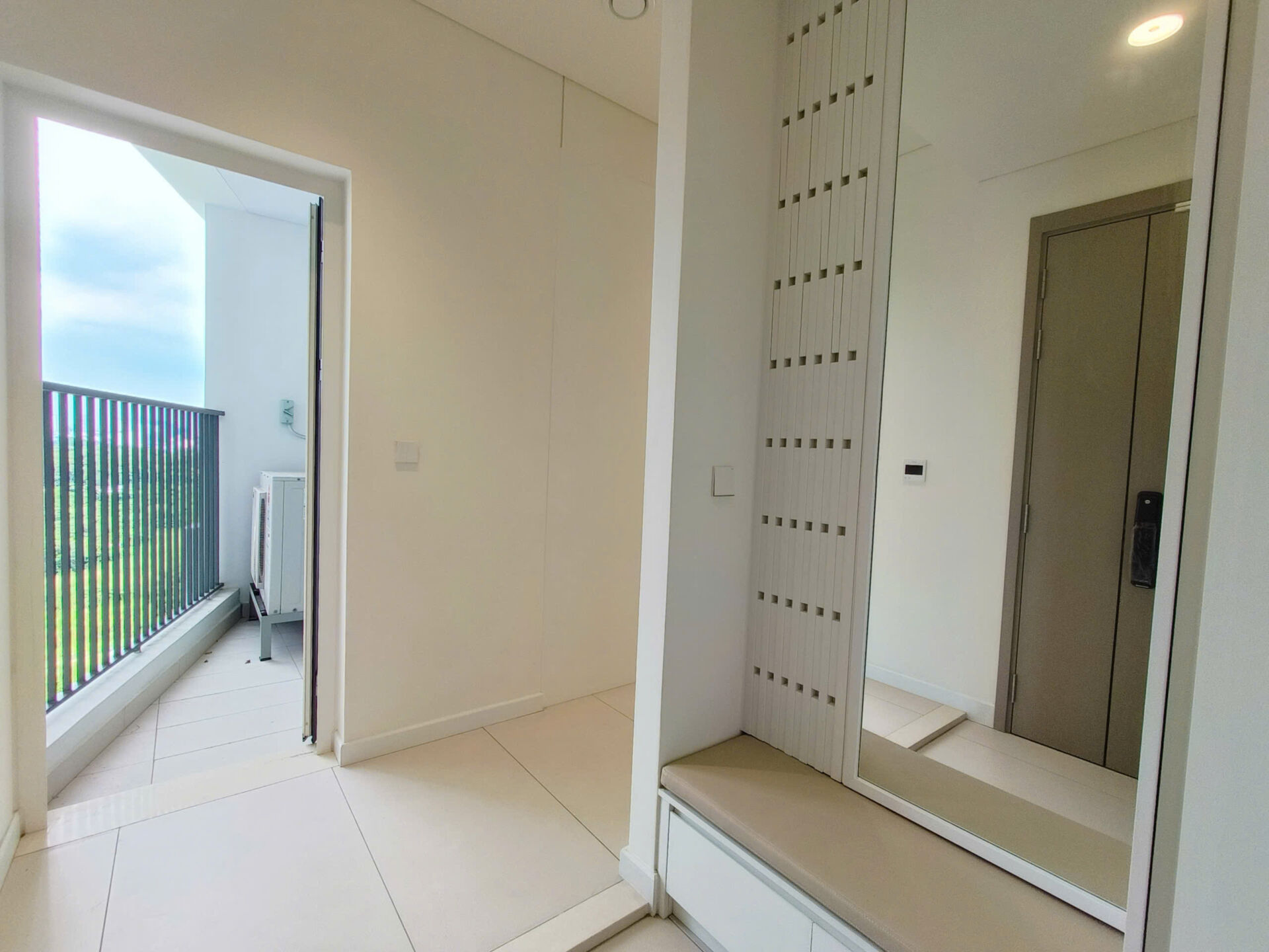 Bán căn hộ Thủ Thiêm Zeit River 2PN căn góc view hồ trung tâm.