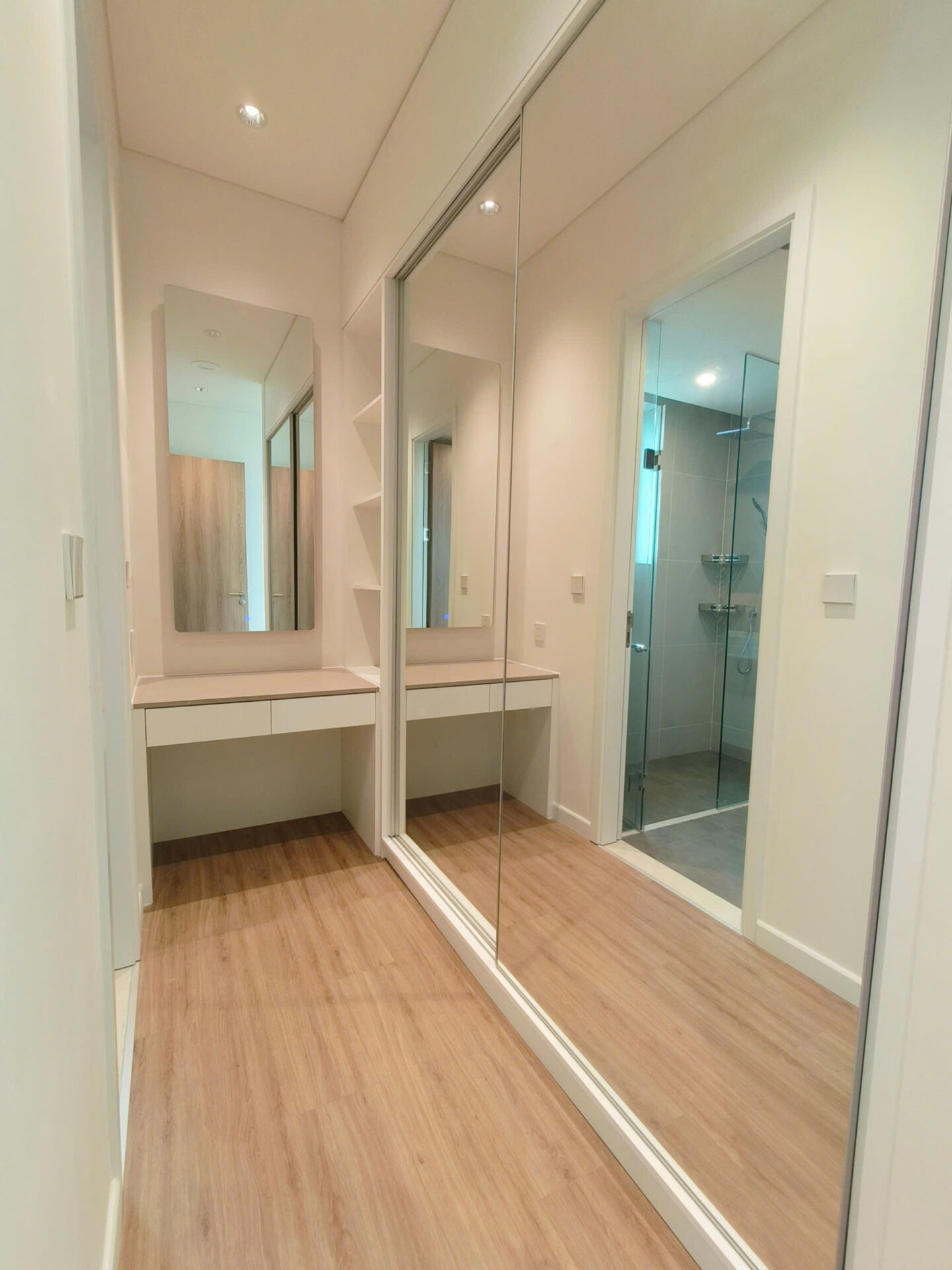 Bán căn hộ Thủ Thiêm Zeit River 2PN căn góc view hồ trung tâm.