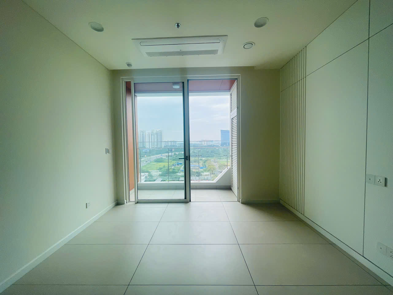 View hướng cầu Ba Son và Sala từ căn hộ cho thuê Thủ Thiêm Zeit River 2PN.