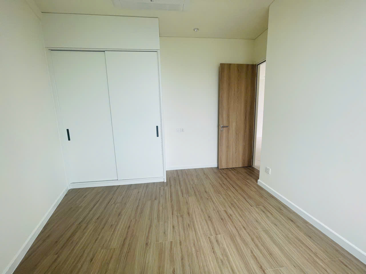 View hướng cầu Ba Son và Sala từ căn hộ cho thuê Thủ Thiêm Zeit River 2PN.