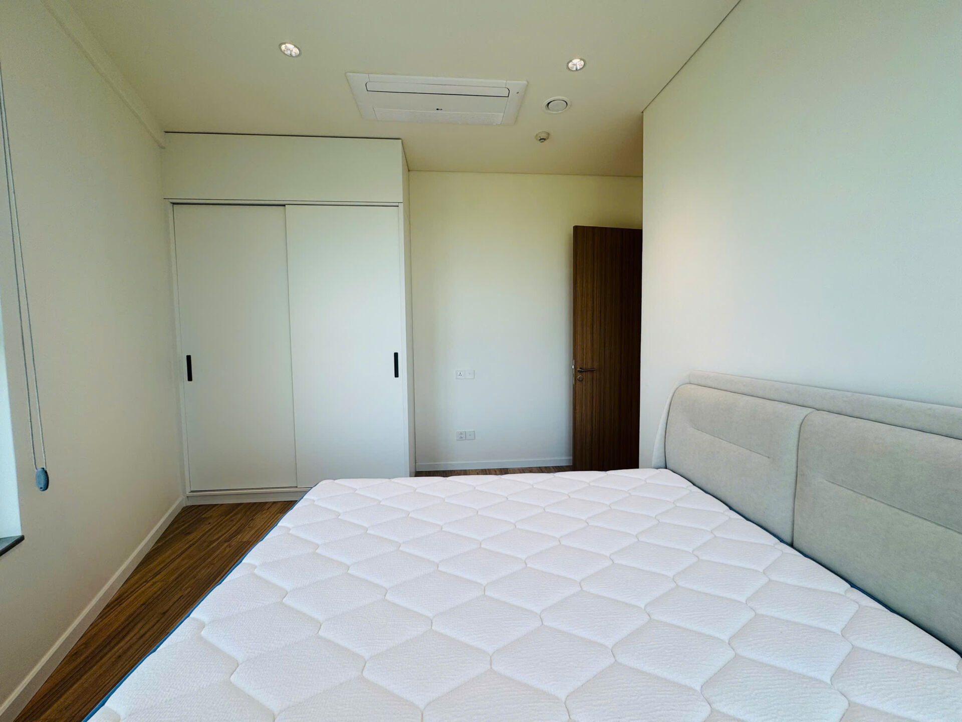 View nội khu resort xanh mát từ căn hộ cho thuê Thủ Thiêm Zeit River 3PN