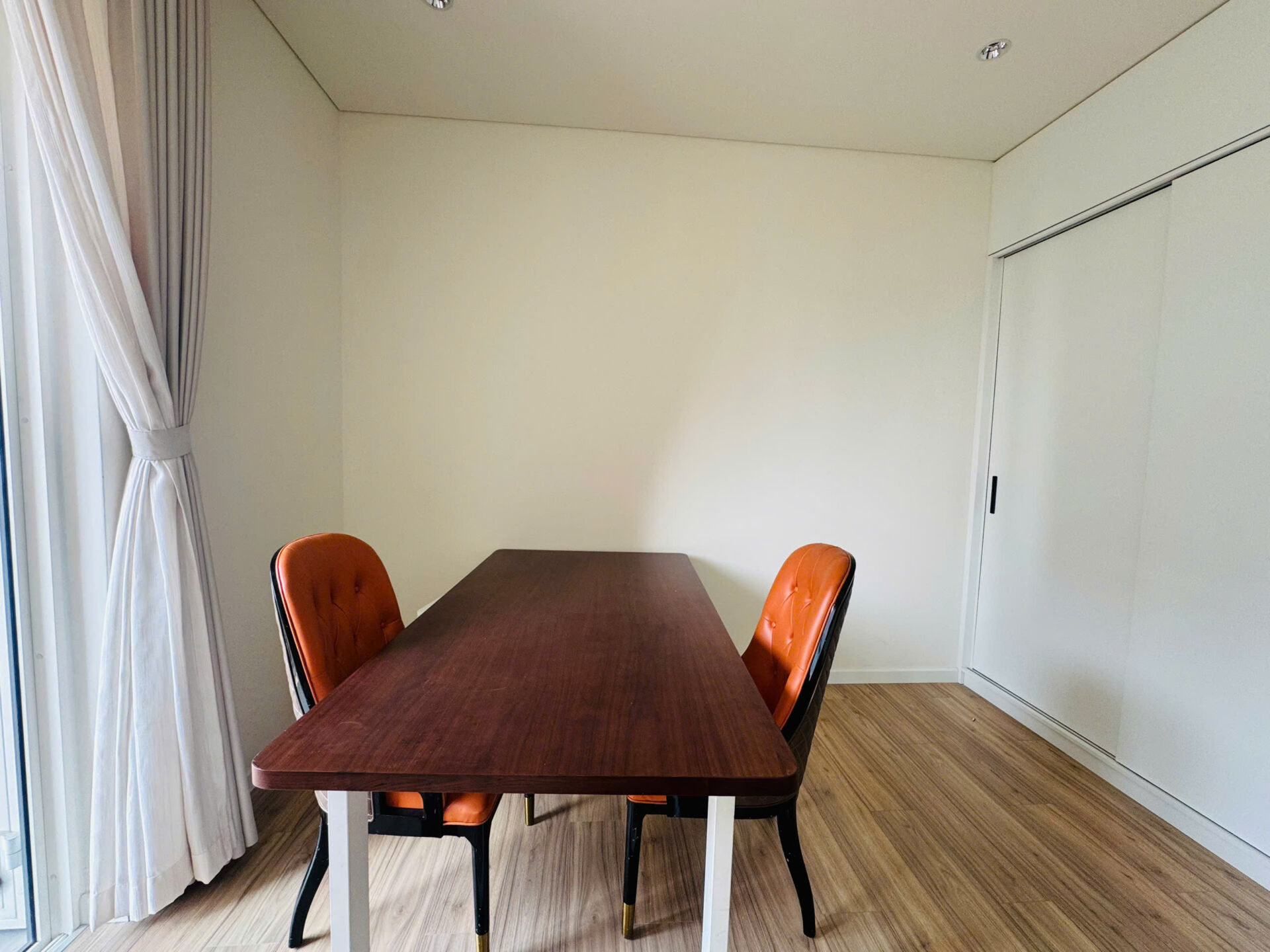 View nội khu resort xanh mát từ căn hộ cho thuê Thủ Thiêm Zeit River 3PN