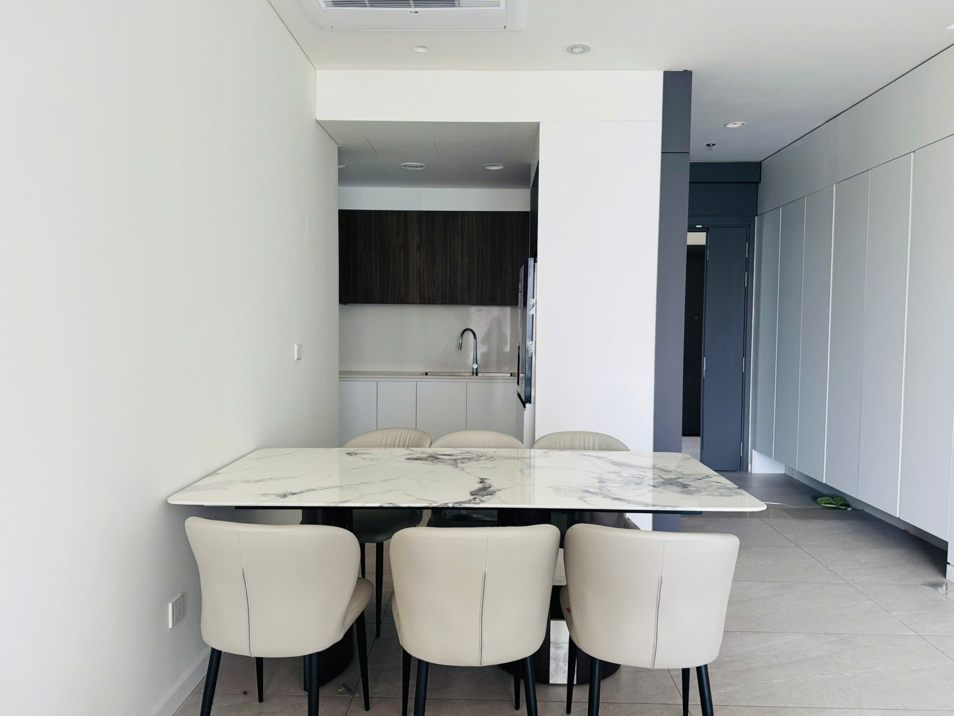 View nội khu resort xanh mát từ căn hộ cho thuê Thủ Thiêm Zeit River 3PN