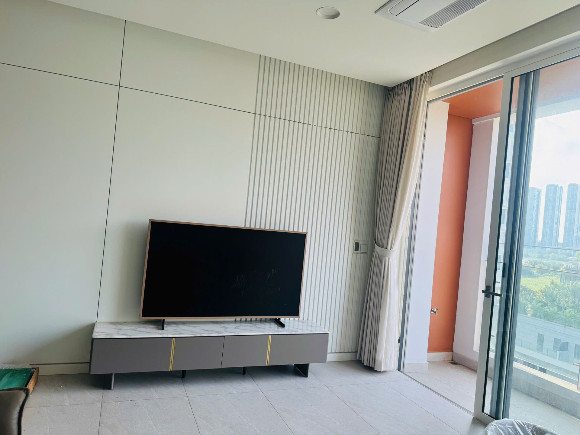 View nội khu resort xanh mát từ căn hộ cho thuê Thủ Thiêm Zeit River 3PN