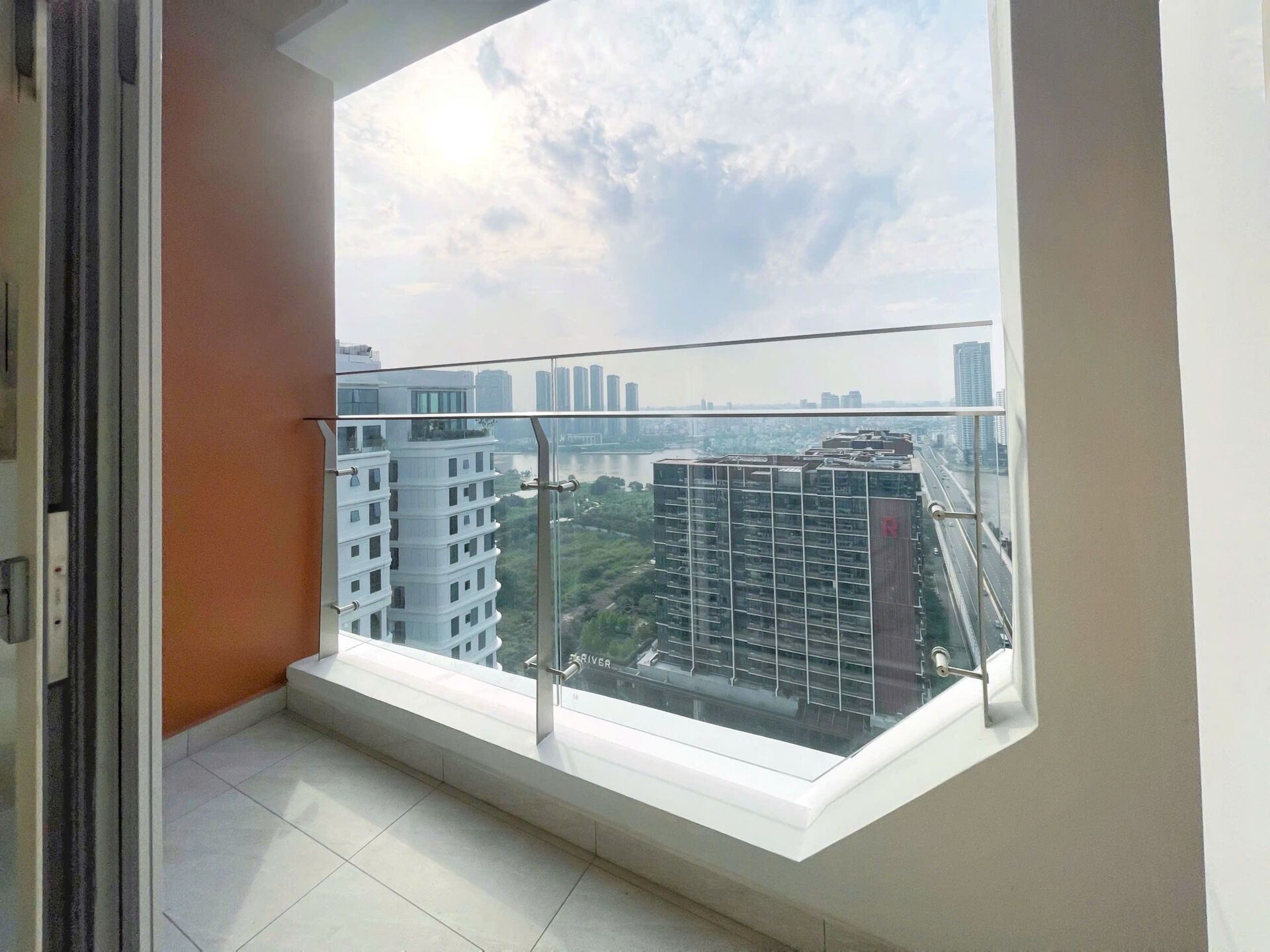 Cho thuê Thủ Thiêm Zeit River 4PN 200m2 thang máy riêng view sông