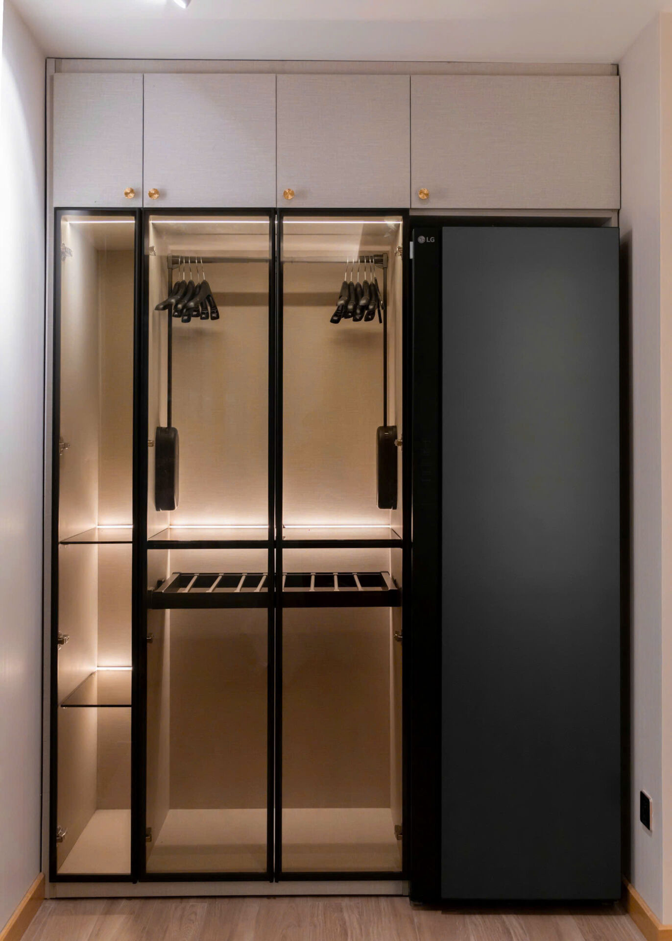 Không gian phòng khách thông tầng đẳng cấp tại Duplex Thủ Thiêm Zeit River.