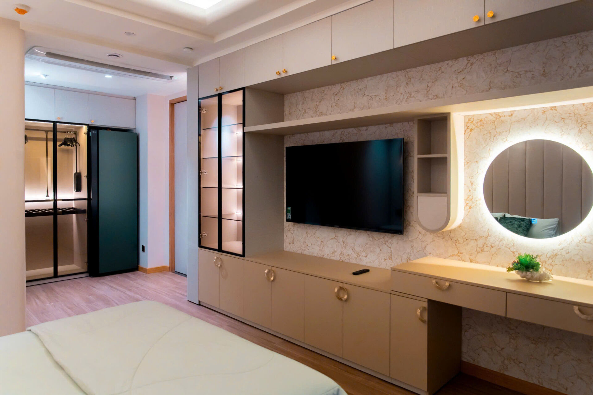 Không gian phòng khách thông tầng đẳng cấp tại Duplex Thủ Thiêm Zeit River.