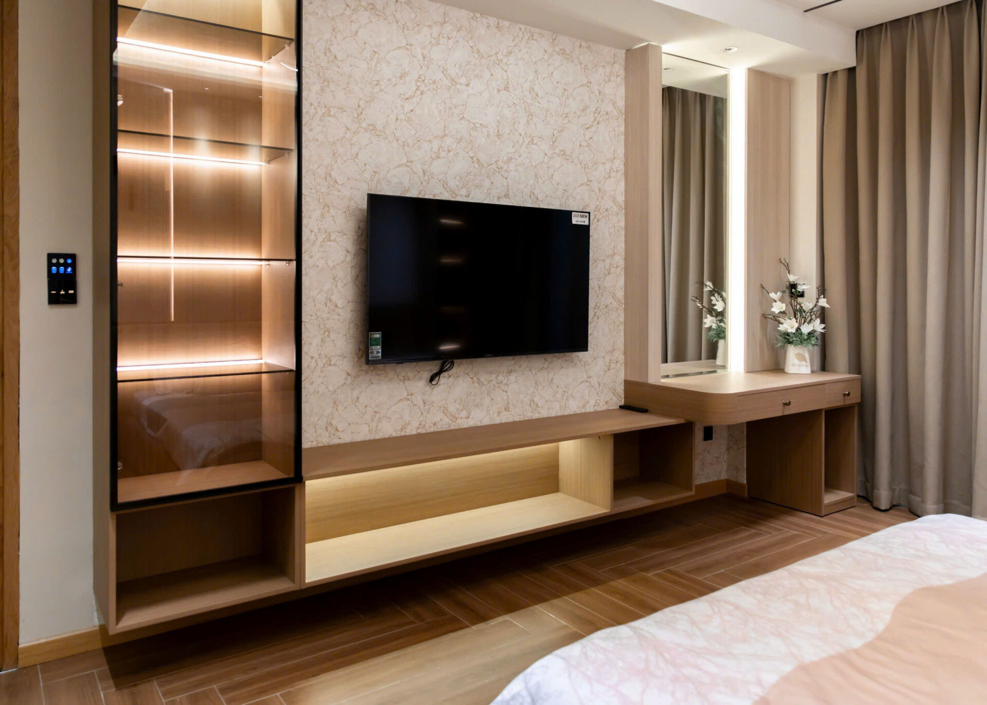 Không gian phòng khách thông tầng đẳng cấp tại Duplex Thủ Thiêm Zeit River.