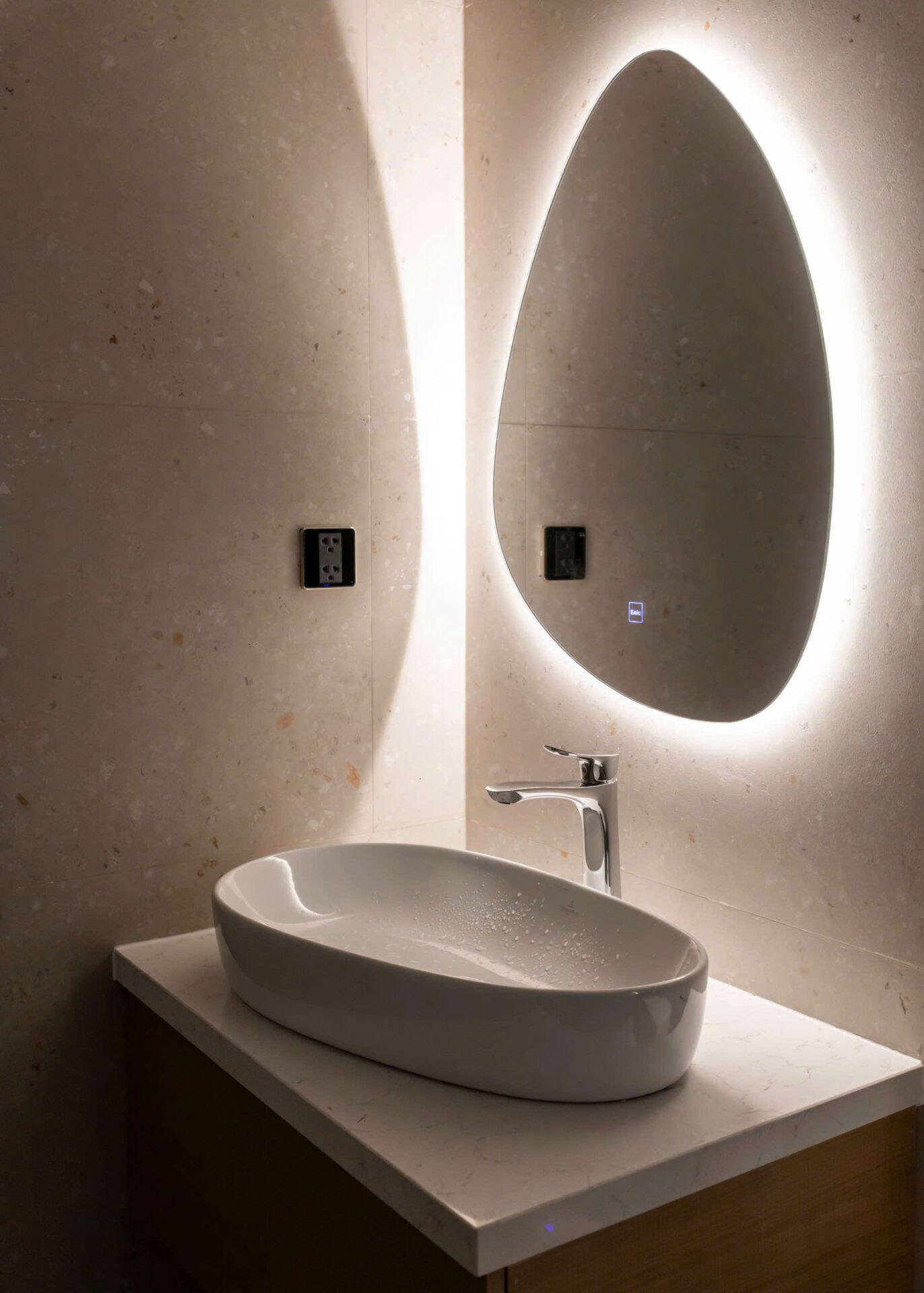 Không gian phòng khách thông tầng đẳng cấp tại Duplex Thủ Thiêm Zeit River.