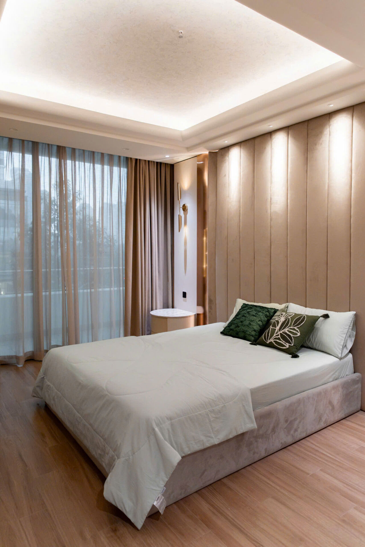 Không gian phòng khách thông tầng đẳng cấp tại Duplex Thủ Thiêm Zeit River.