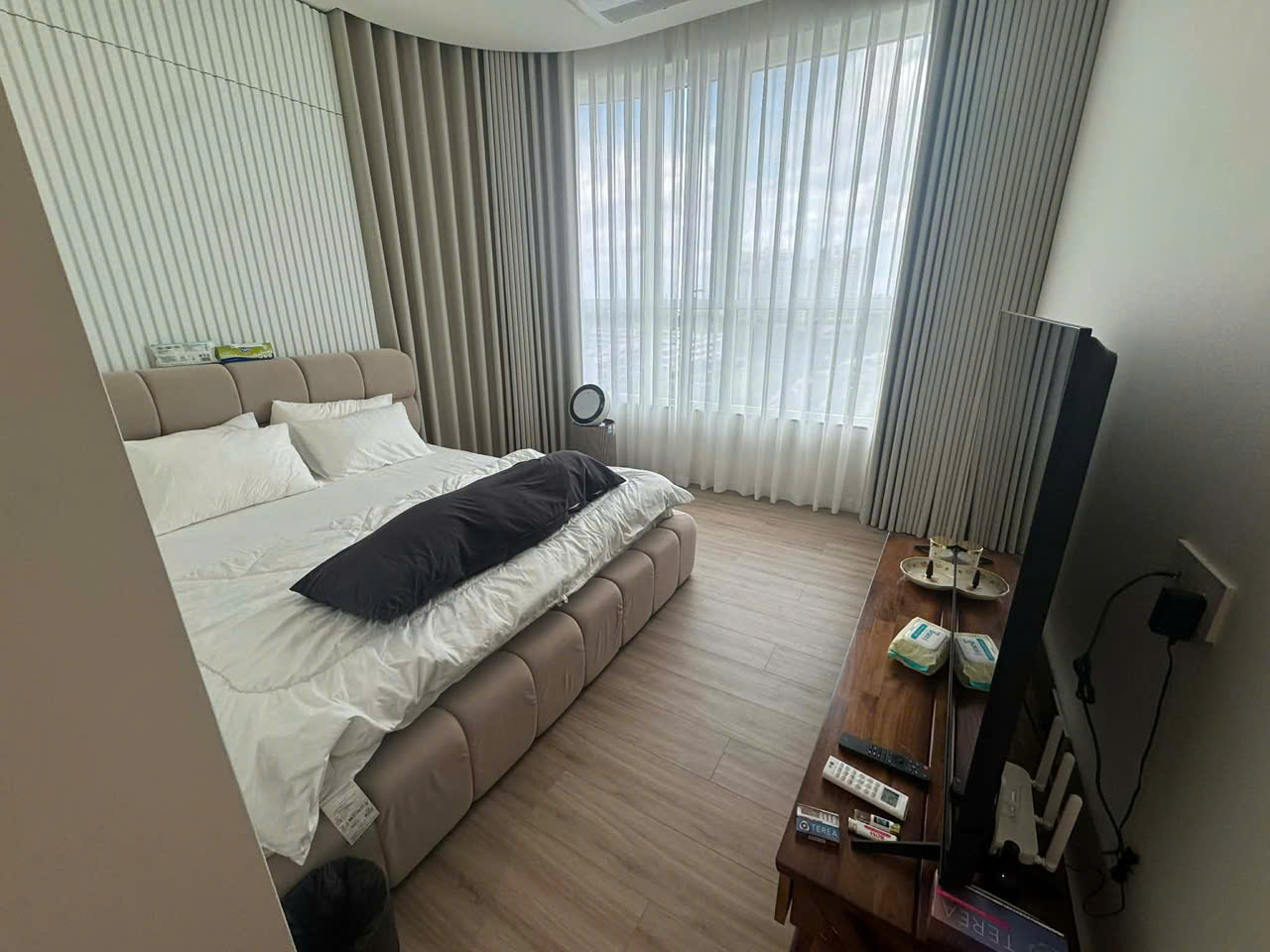 Tầm nhìn hướng sông và khu Sala từ căn hộ cho thuê Thủ Thiêm Zeit River 2PN.