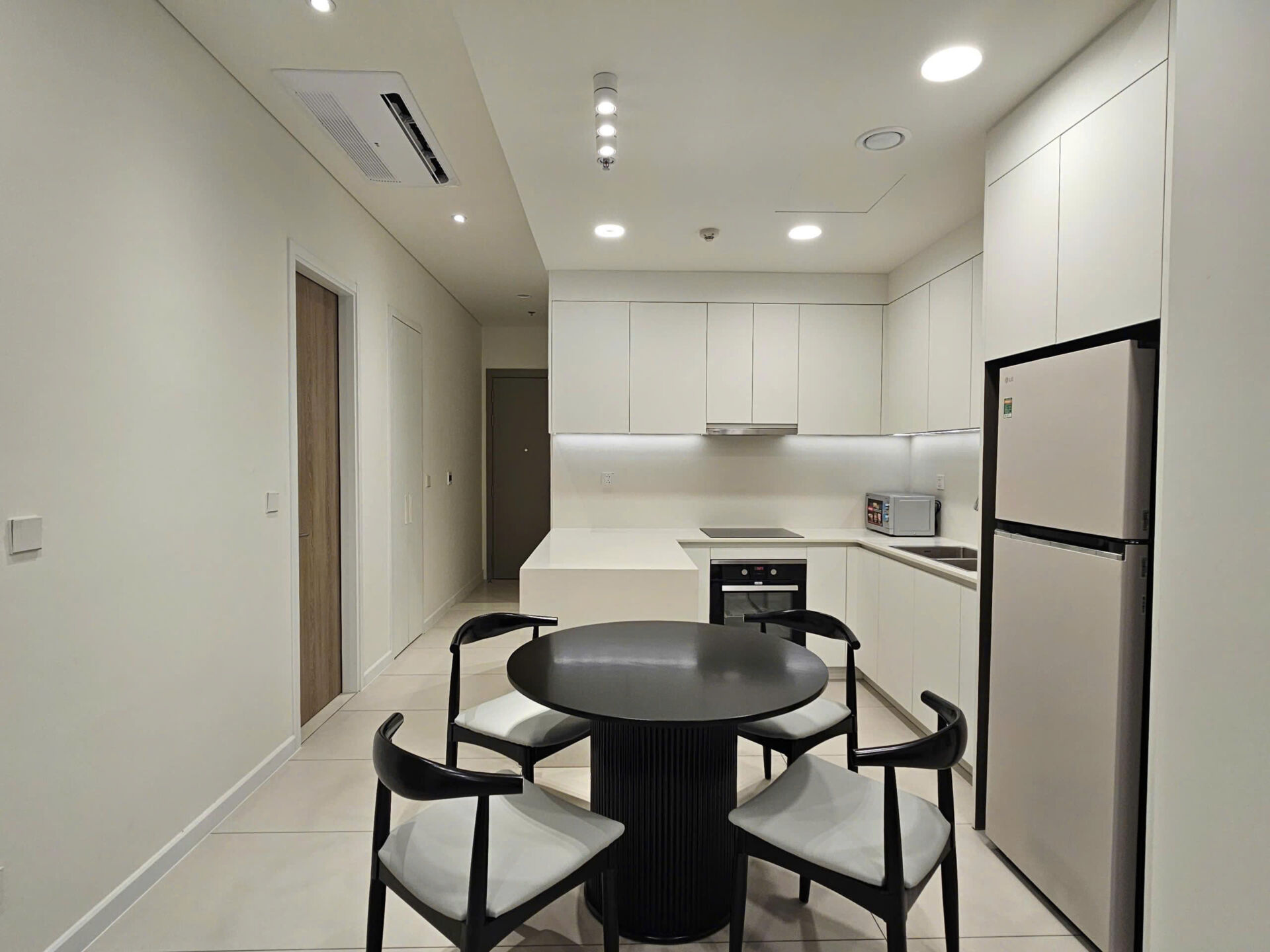 Tầm nhìn trực diện cầu Ba Son từ căn hộ cho thuê Thủ Thiêm Zeit River 2PN