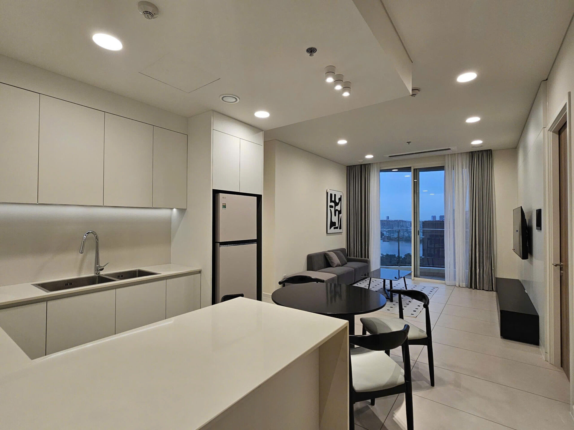 Tầm nhìn trực diện cầu Ba Son từ căn hộ cho thuê Thủ Thiêm Zeit River 2PN