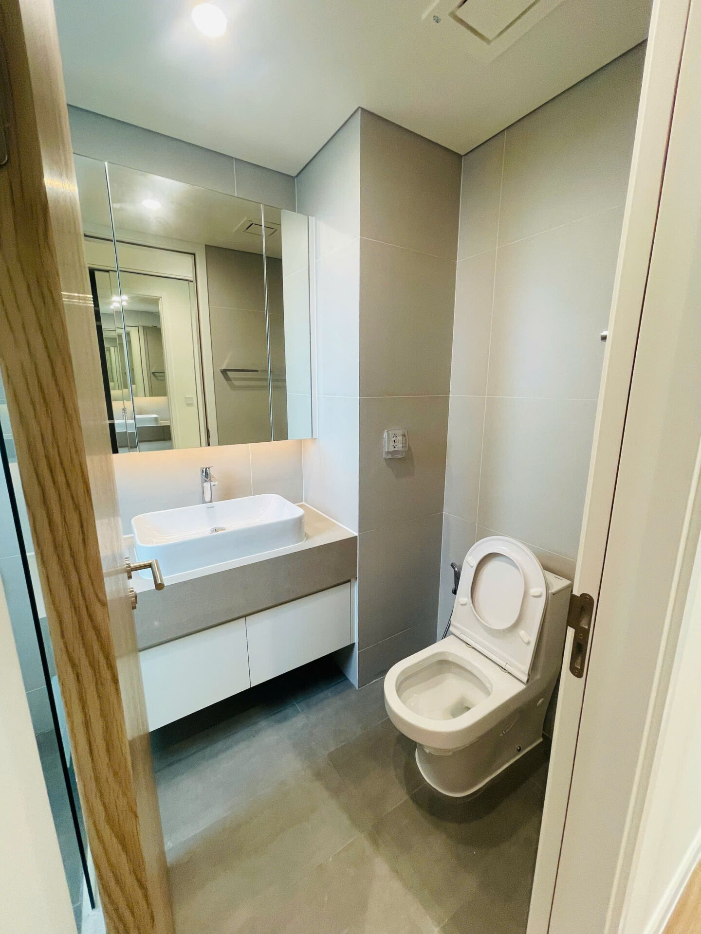 Bán căn hộ Thủ Thiêm Zeit River 2PN view sông và Landmark 81 suất NN.